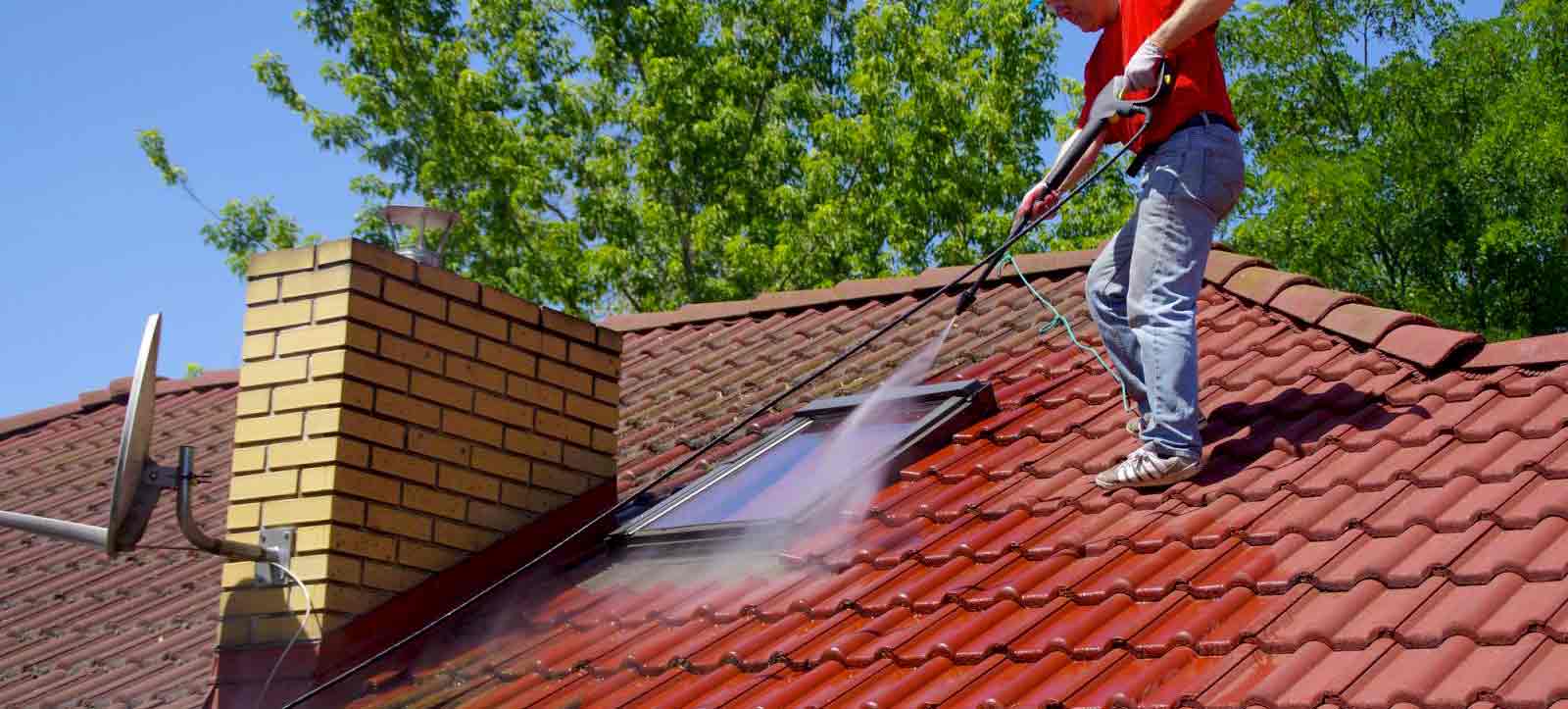 Nettoyage et Démoussage toiture : Solution de nettoyage de toiture professionnelle et produit antimousse. Sur Liège en Belgique  - HV TOITURE FACADE LIEGE