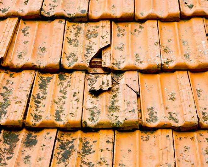 Travaux Couverture : Remplacement toiture, détection et réparation de fuites toiture tuiles. faîtage. Sur Liège en Belgique - HV Toiture Façade Liège