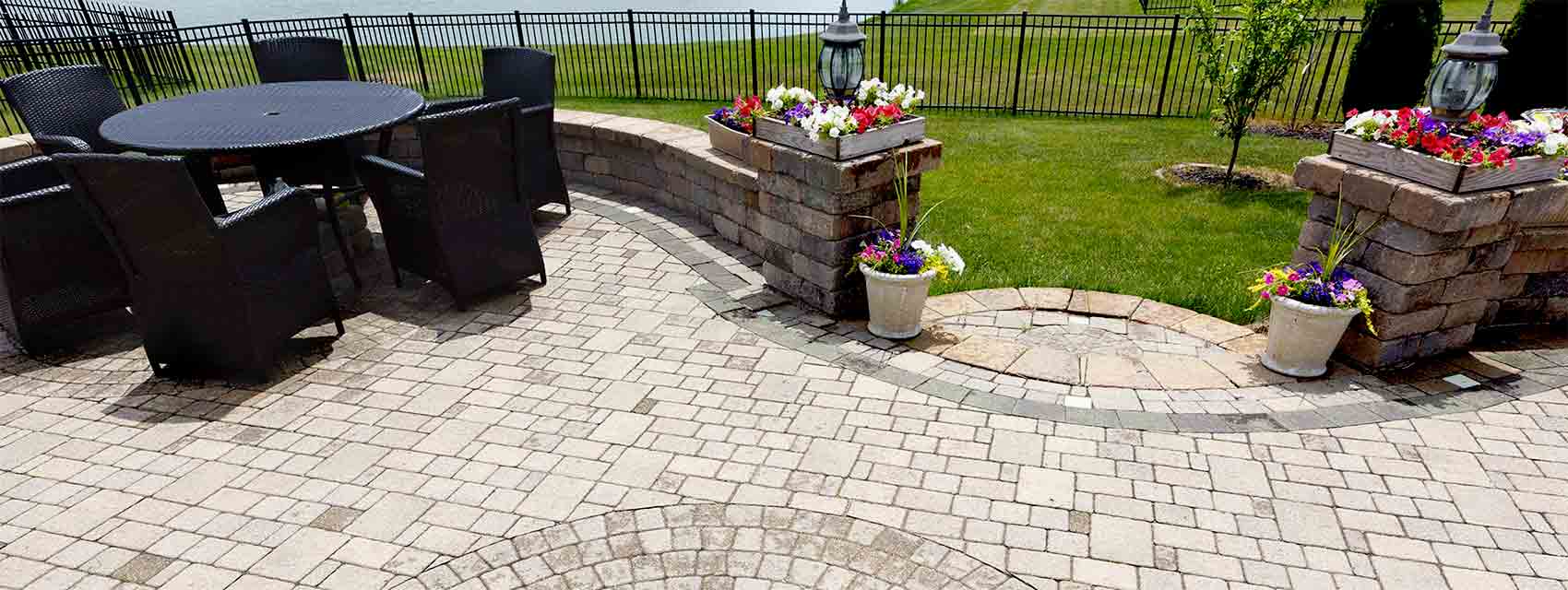 Hydrofuge Dallage Allée : film protecteur qui évite toutes infiltrations d’eau et saletés. intervention : région Sur Liège en Belgique - HV Toiture Façade Liège